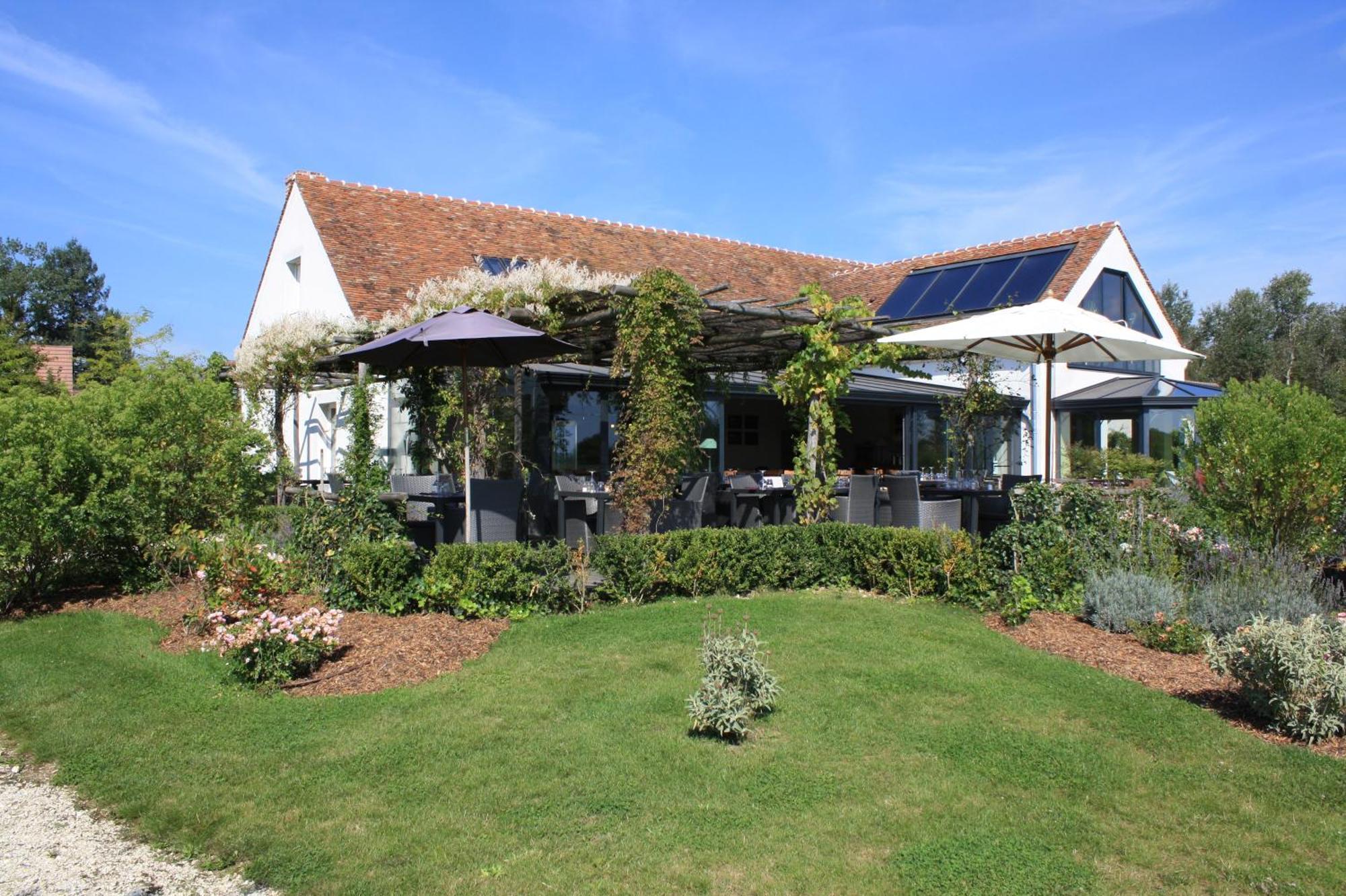 Отель Domaine De Bellevue, The Originals Relais Neufmoutiers-en-Brie Экстерьер фото